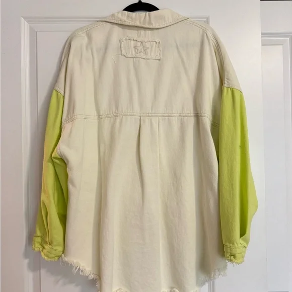 Women's Two-Tone Shacket - Picture 6 of 7